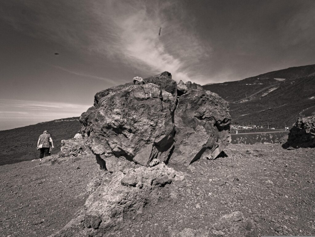Formazioni laviche ferrose sull'Etna, in bianco e nero